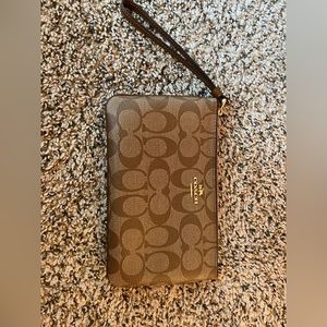 Coach Signature Canvas Wristlet